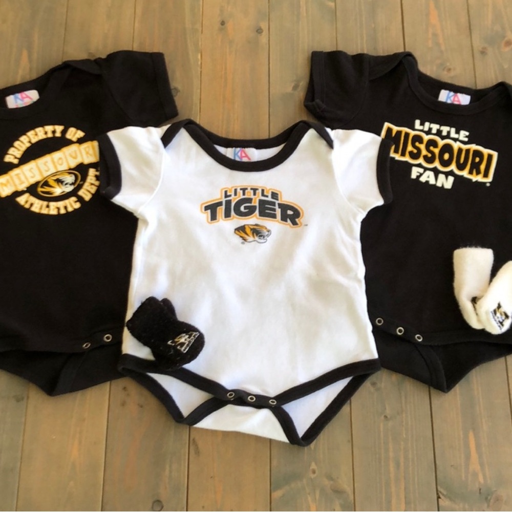 Little Tiger and Missouri Baby Onesies Set
